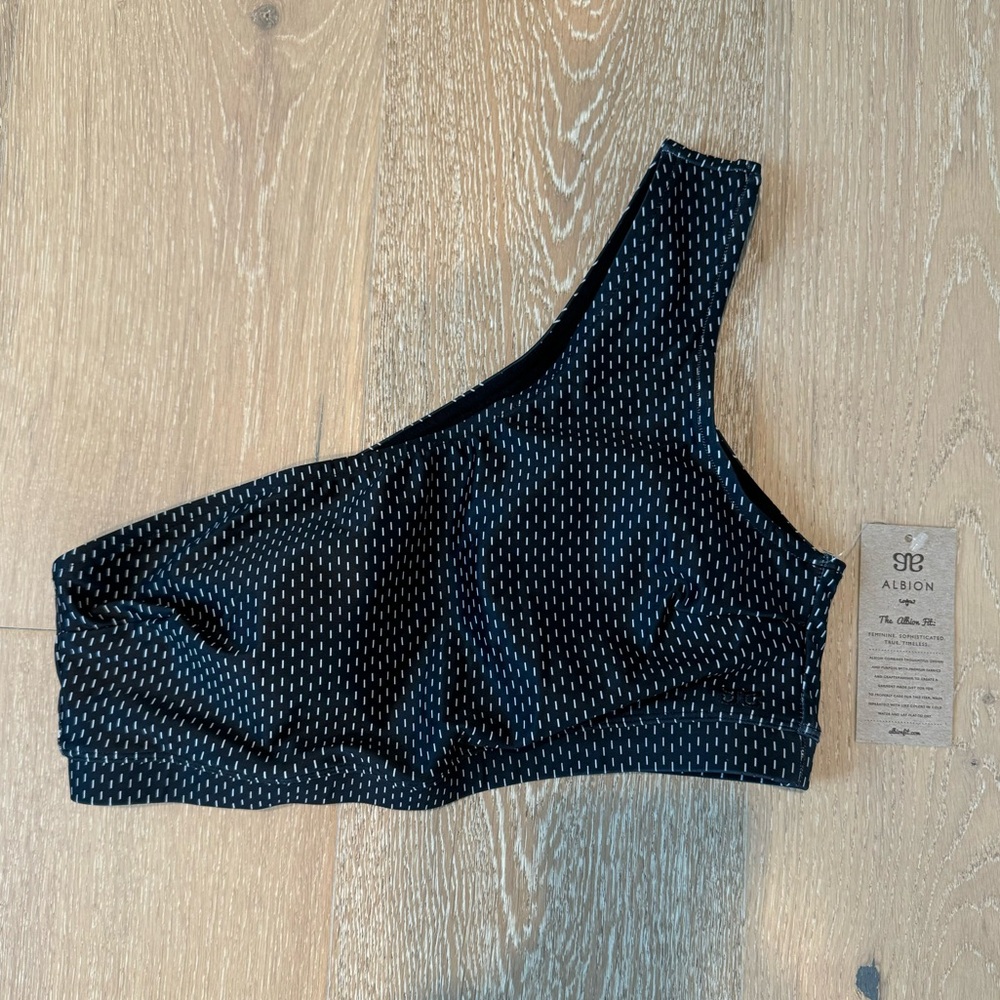 ALBION. *NEW* Size M. One shoulder swim top. Midnight Dash.
